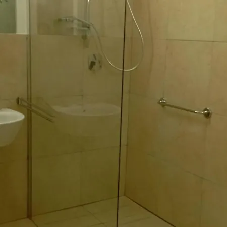 アパート Liberty House サッサリ